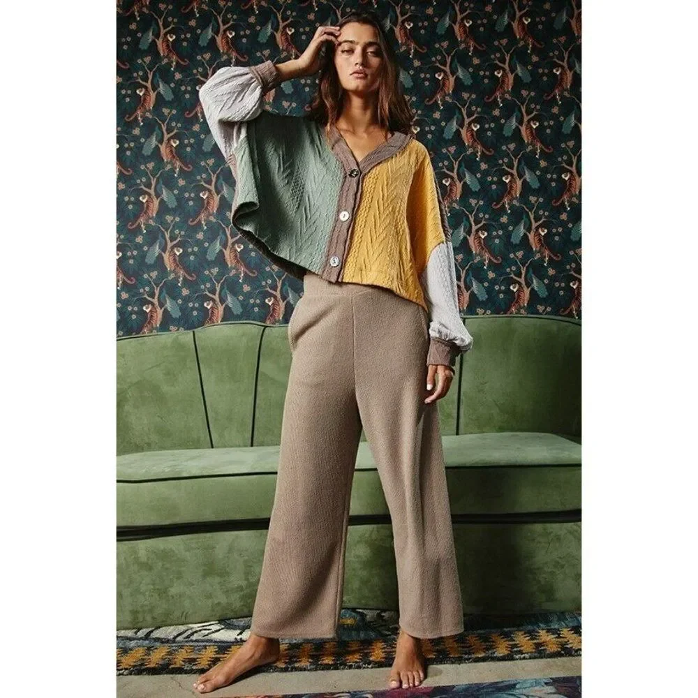 Bucketlist Women's Ribbed Knit Cropped Culotte Style Pant in Taupe S-L P5205